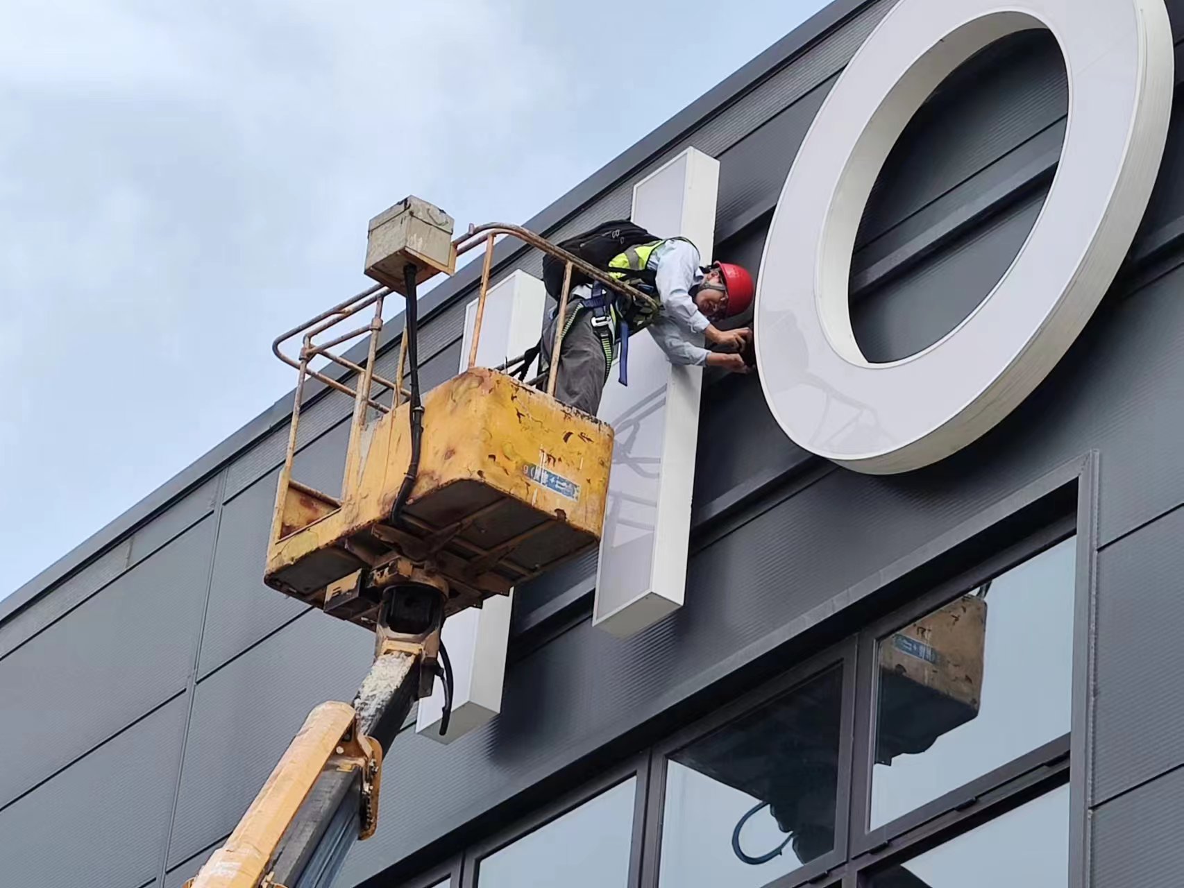 西安榮耀廣告牌檢測 (2) 西安榮耀廣告牌檢測 (2)